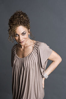 How tall is Jasmine Guy?